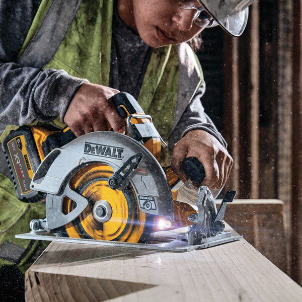 Dewalt DCS573T1 GB 18V XR Flexvolt Advantage High Power 190mm Circular Saw With 1 x 6.0Ah Battery